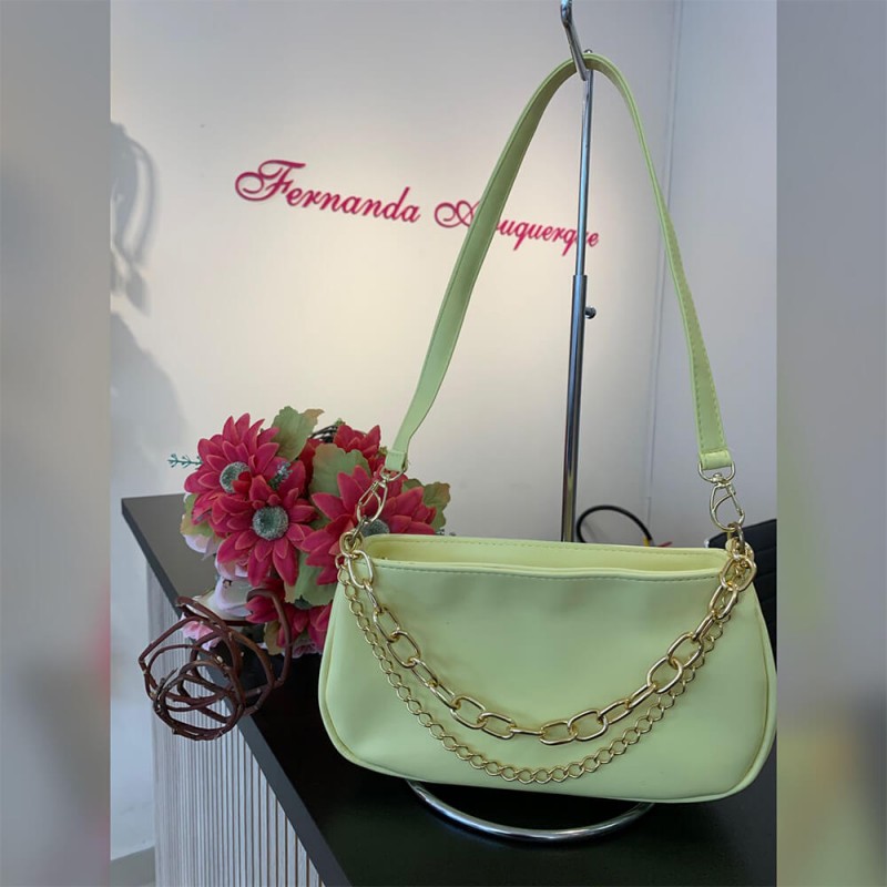 Bolsa Couro Sintético com Detalhes em Corrente