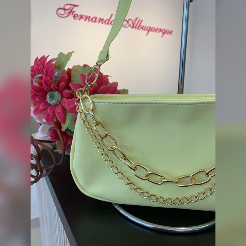 Bolsa Couro Sintético com Detalhes em Corrente